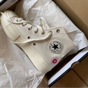 Converse plataform with flowers